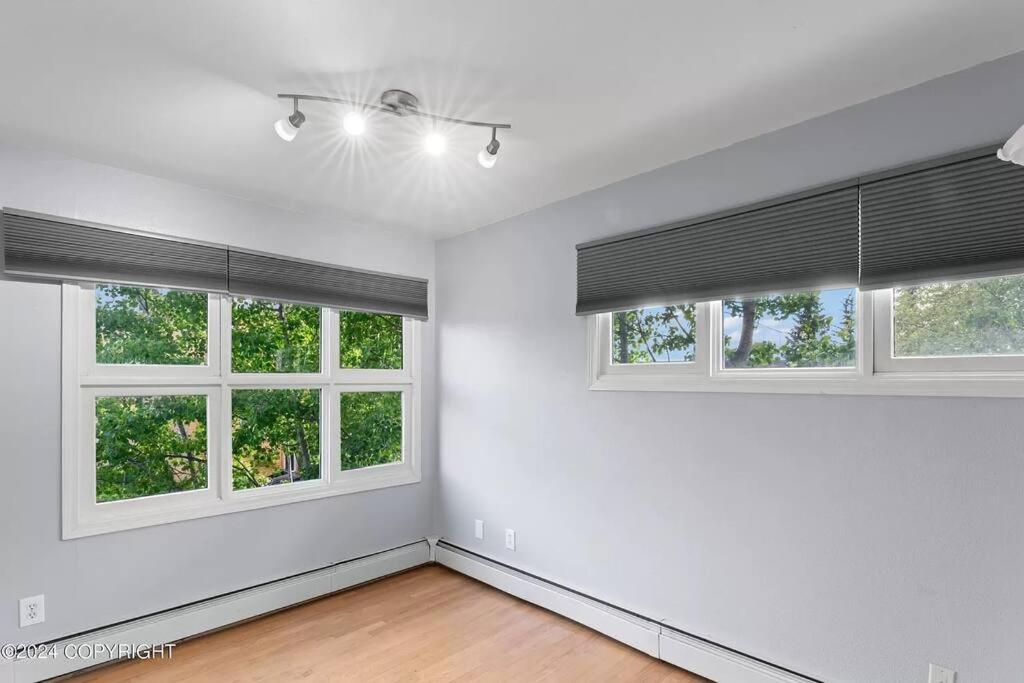 Cozy Retreat 7 Mins From Airport *
